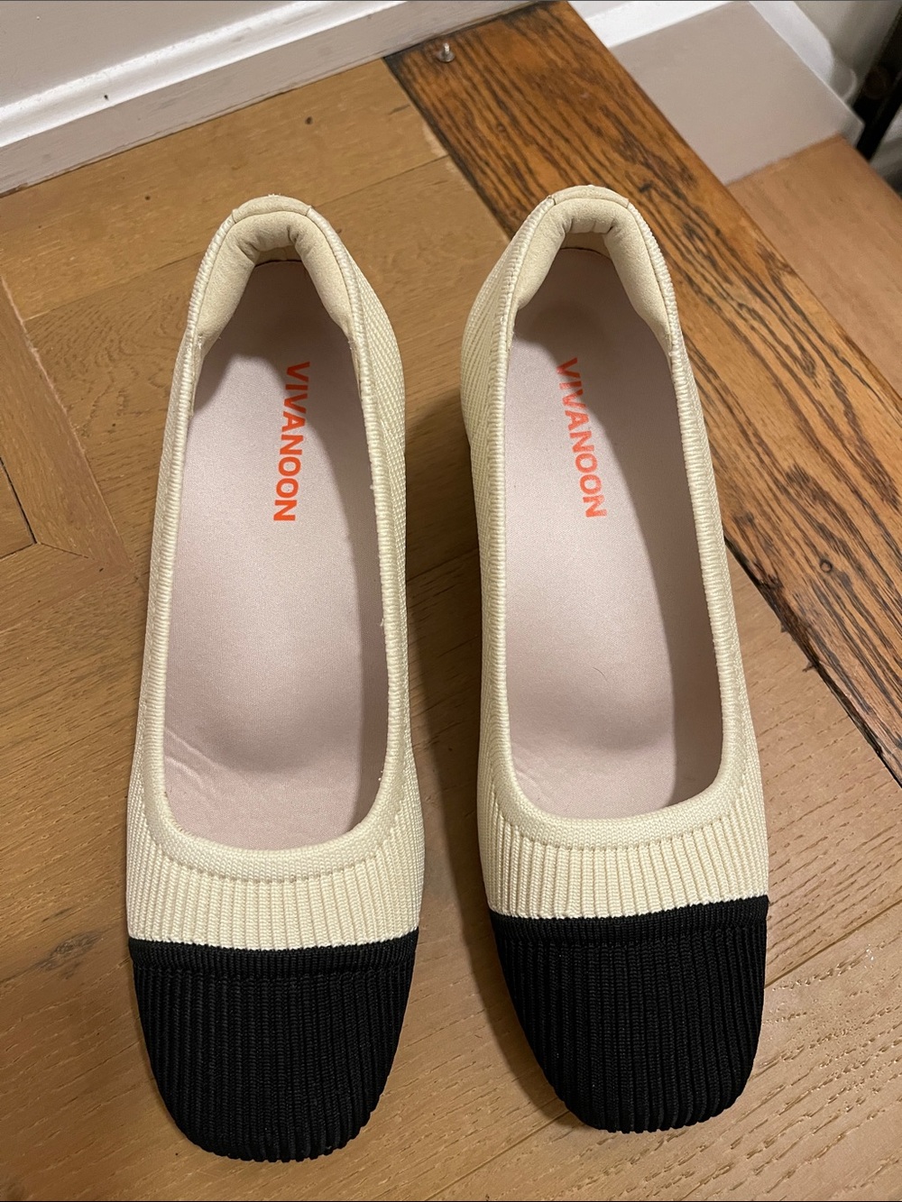 VIVANOON Knit Low-Heel Ballet Pumps – Cream/Black Cap Toe